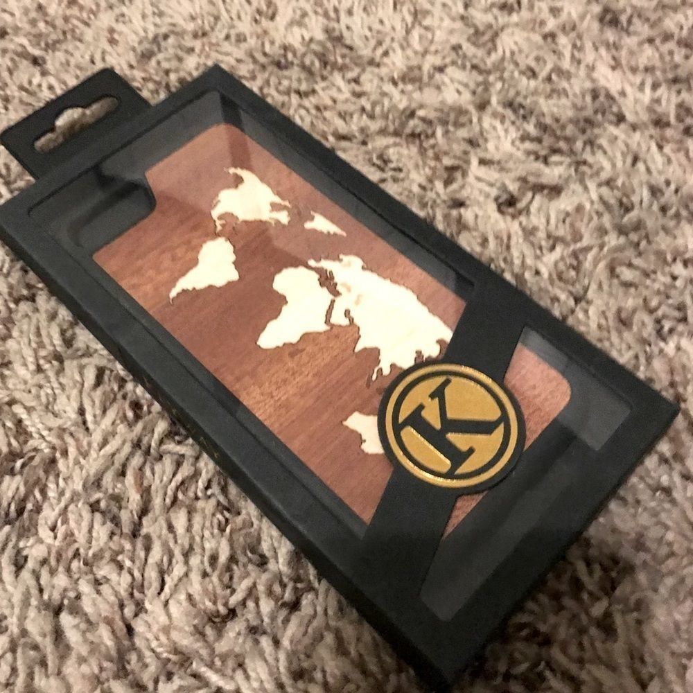 NWT Apple iPhone 7 / 8 Keyway Carved Wood Case